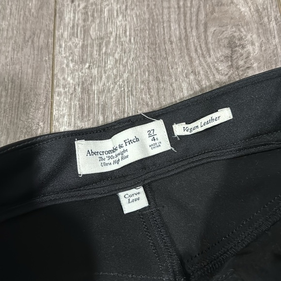 Abercrombie & Fitch Curve Love Vegan Leather 90s Straight Pant ultra highrise 27 - Picture 9 of 9